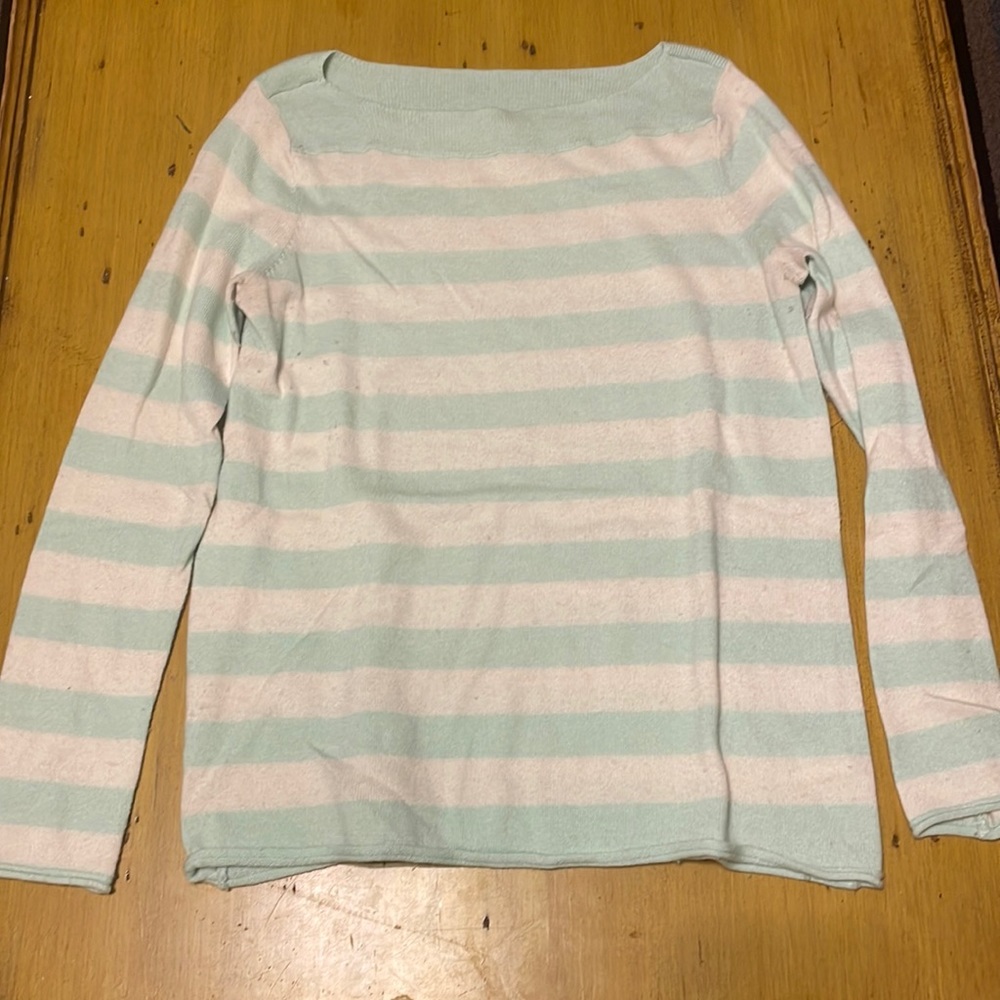 Gap sweater